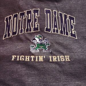Notre Dame Fighting Irish Embroidered Mascot Hoodie Size MED Colosseum Gray